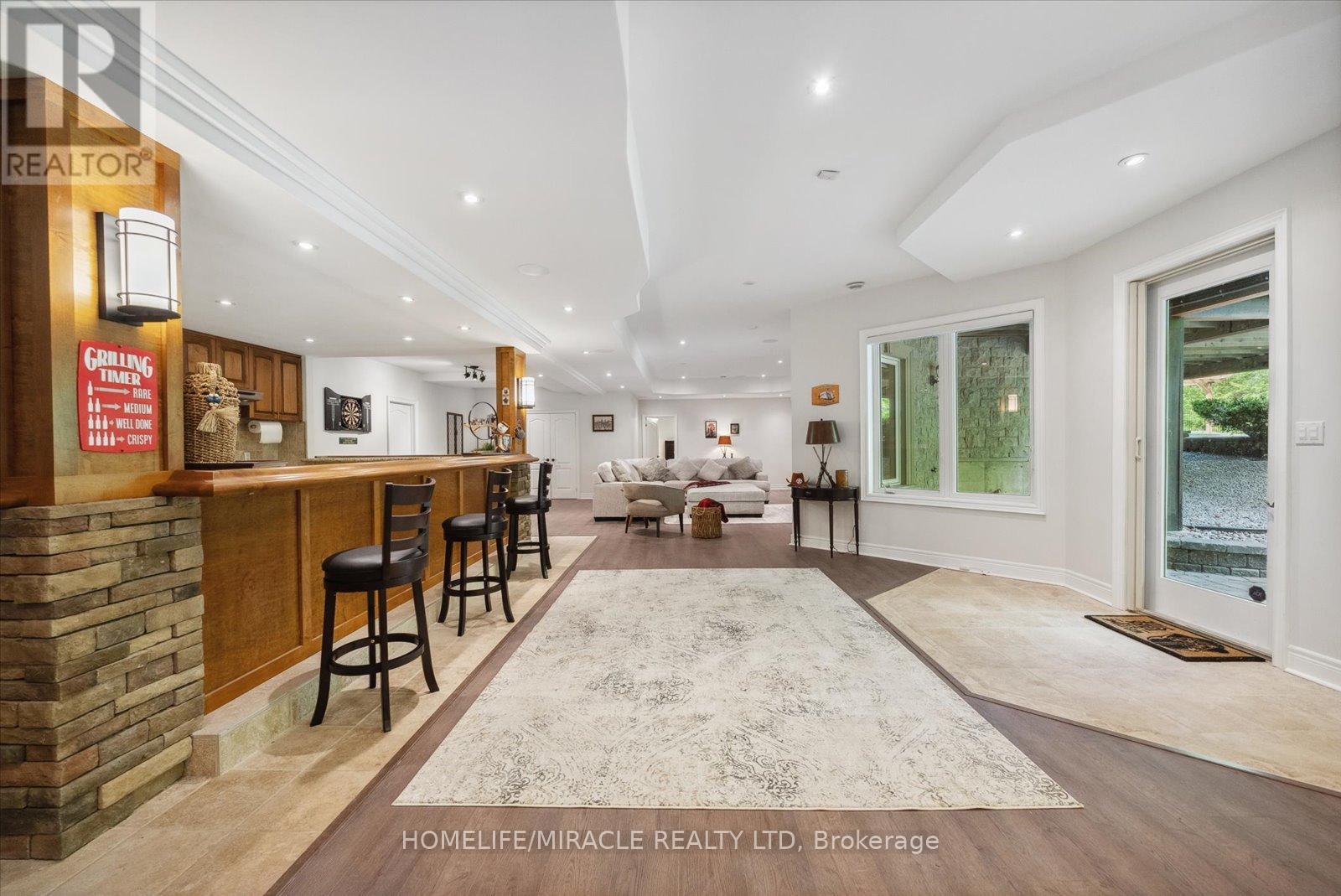 12 Deer Run, Uxbridge, ON - Indoor Photo Showing Other Room