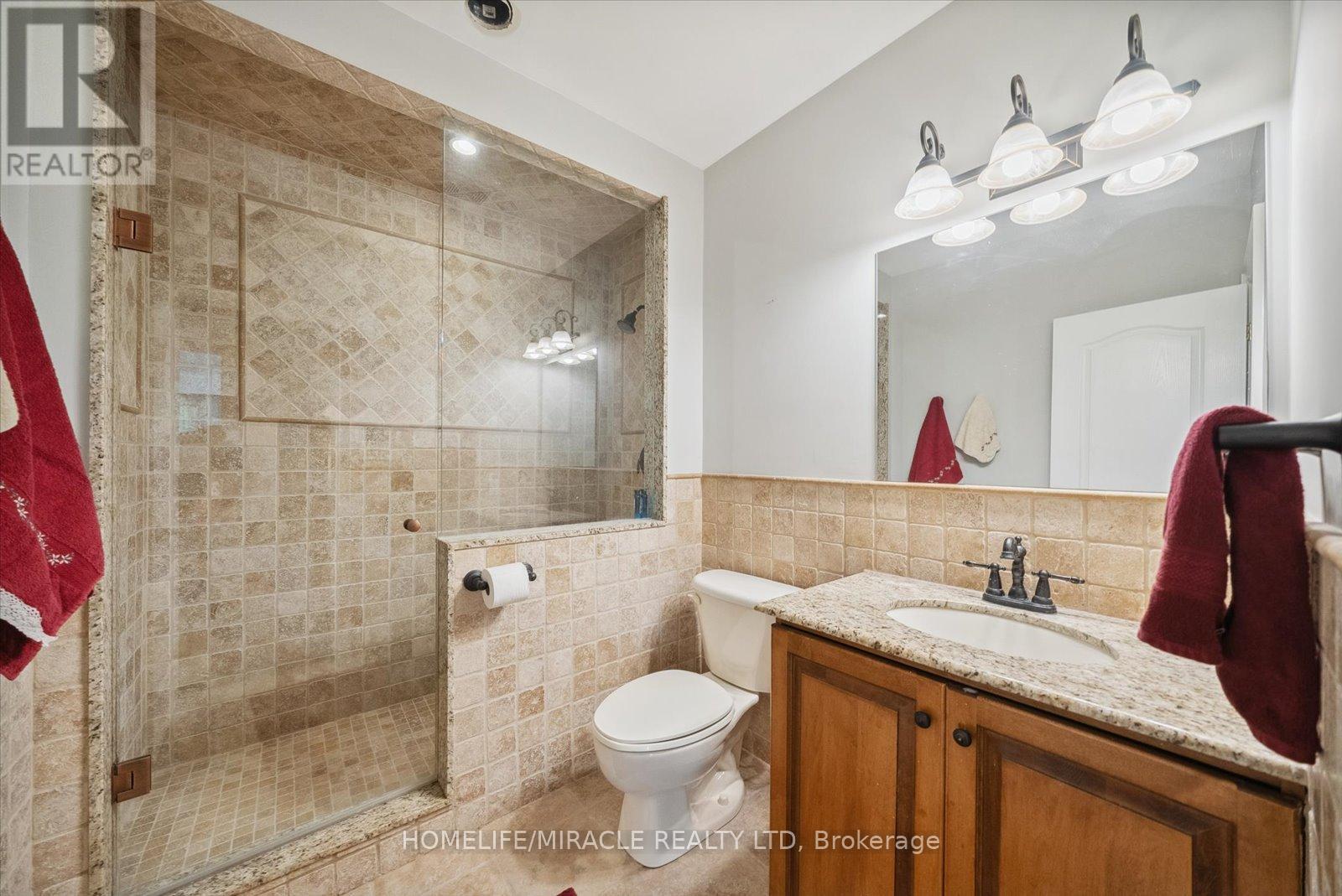 12 Deer Run, Uxbridge, ON - Indoor Photo Showing Bathroom