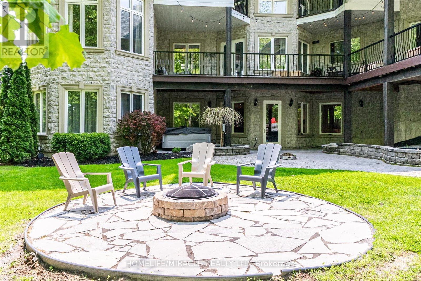 12 Deer Run, Uxbridge, ON - Outdoor