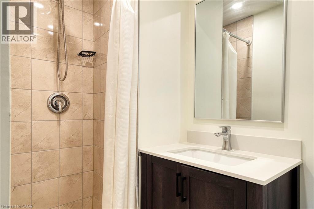 29 Andrew Street, Kitchener, ON - Indoor Photo Showing Bathroom