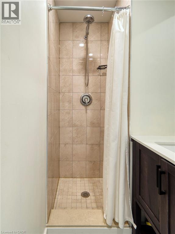 29 Andrew Street, Kitchener, ON - Indoor Photo Showing Bathroom