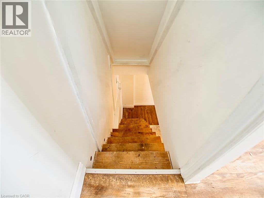 29 Andrew Street, Kitchener, ON - Indoor Photo Showing Other Room