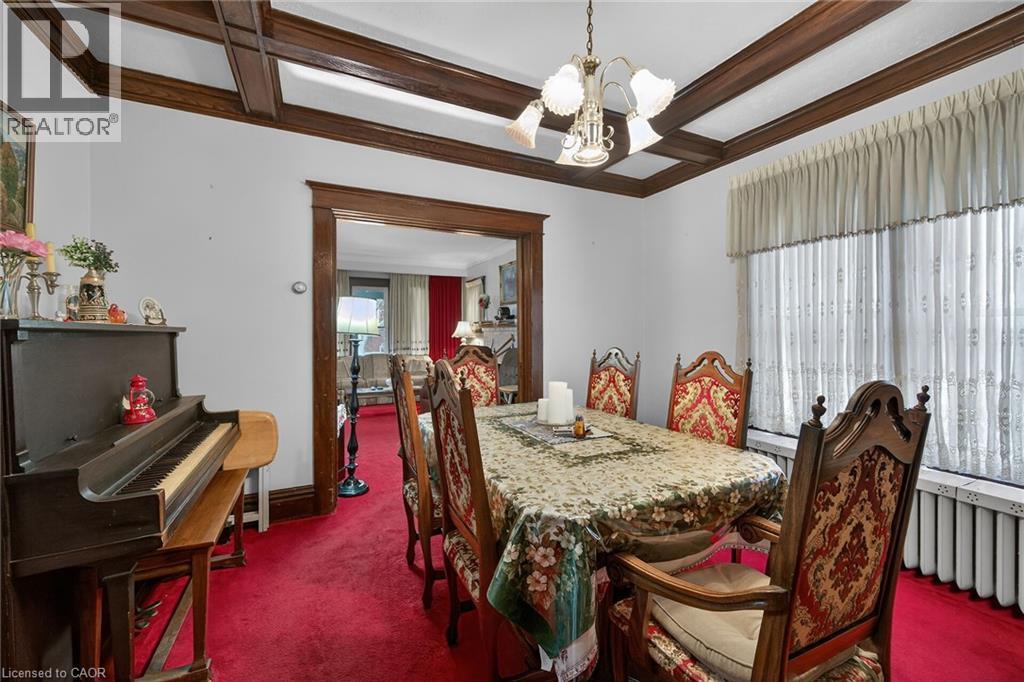 96 Barnesdale Boulevard, Hamilton, ON - Indoor Photo Showing Dining Room