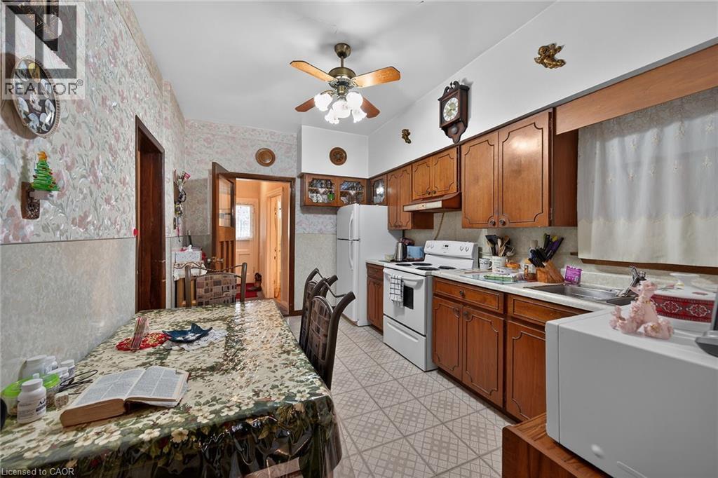 96 Barnesdale Boulevard, Hamilton, ON - Indoor Photo Showing Kitchen With Double Sink
