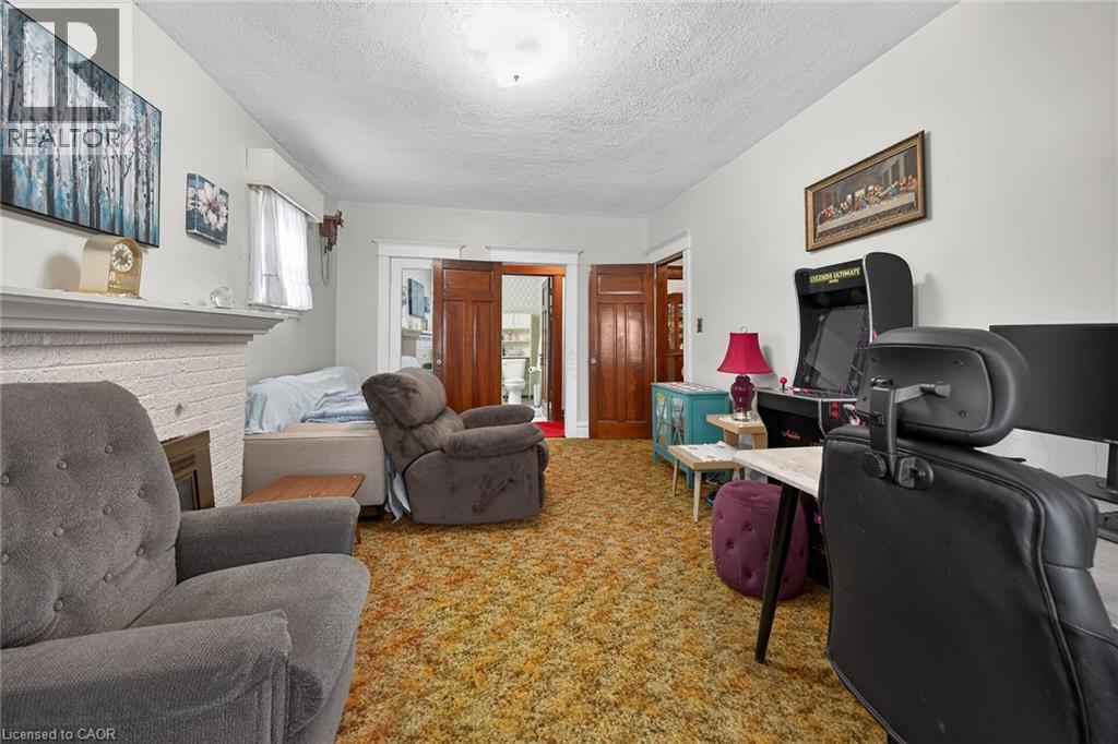 96 Barnesdale Boulevard, Hamilton, ON - Indoor Photo Showing Living Room With Fireplace