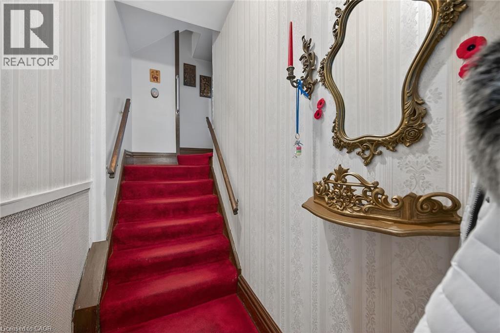 96 Barnesdale Boulevard, Hamilton, ON - Indoor Photo Showing Other Room