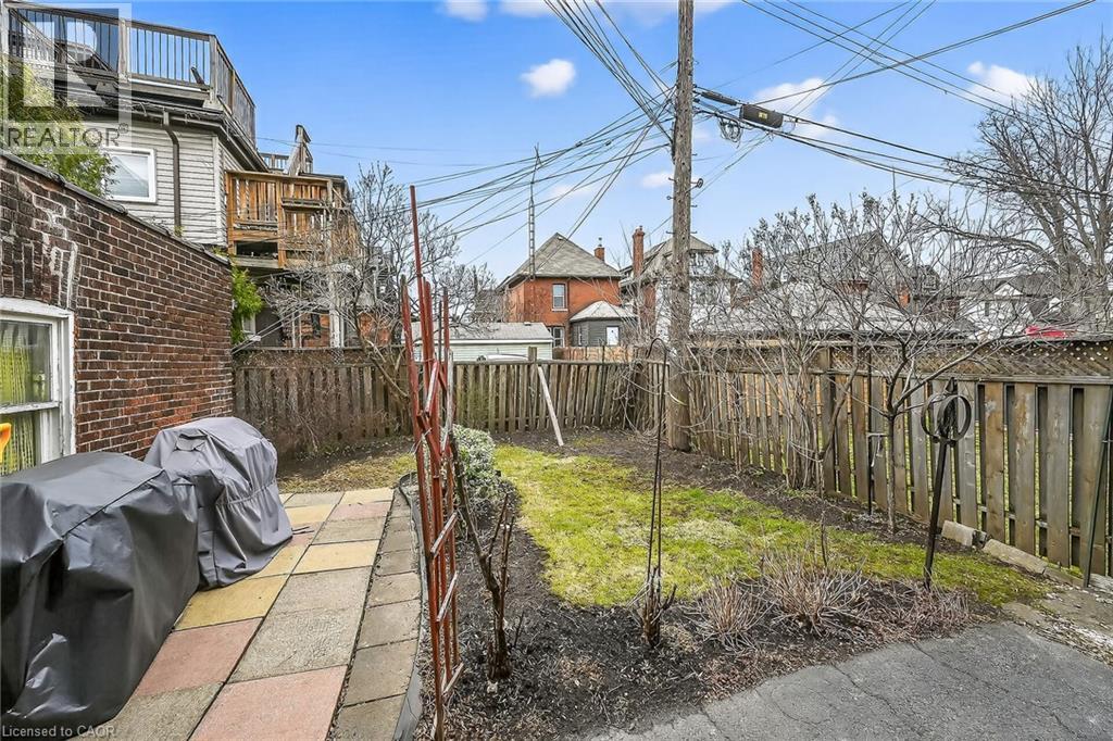 96 Barnesdale Boulevard, Hamilton, ON - Outdoor