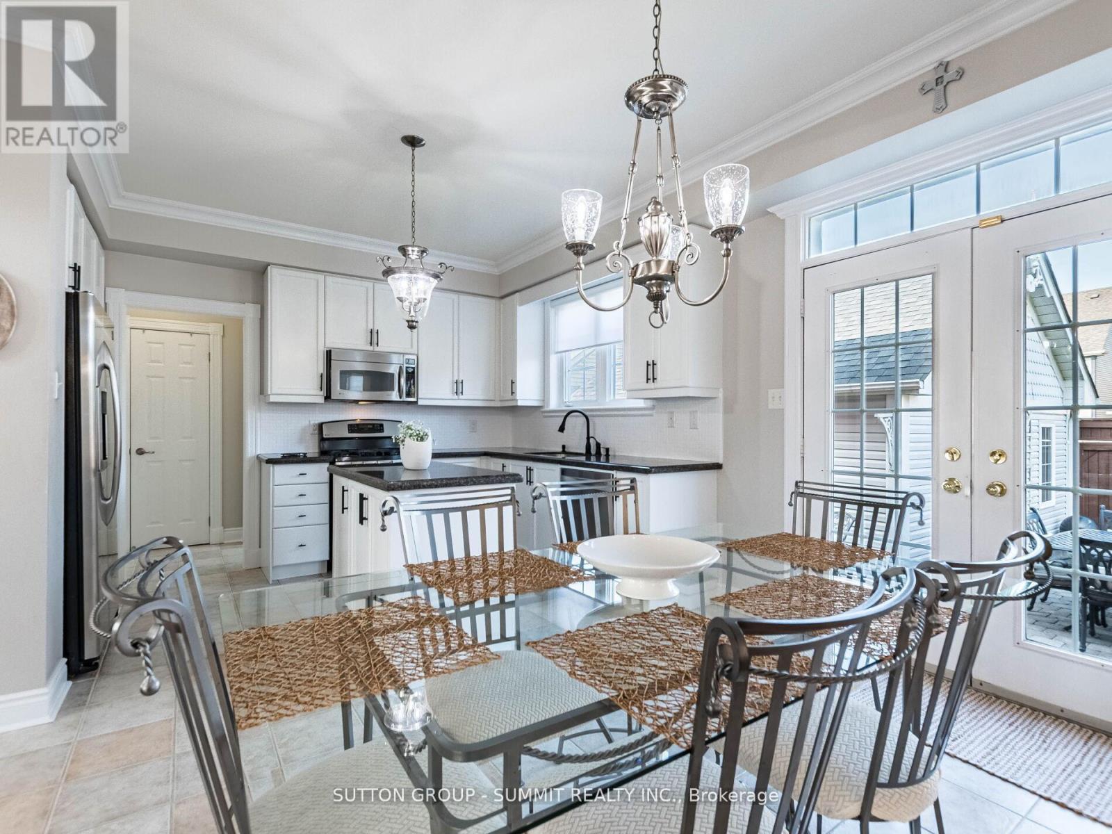 7123 Gillespie Lane, Mississauga, ON - Indoor Photo Showing Dining Room