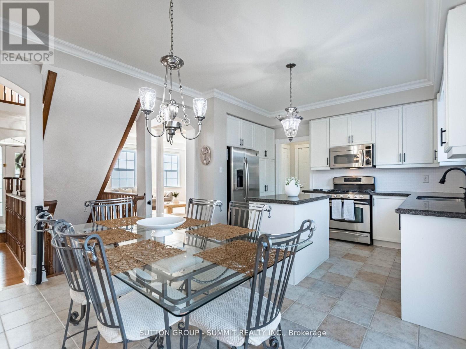 7123 Gillespie Lane, Mississauga, ON - Indoor Photo Showing Dining Room