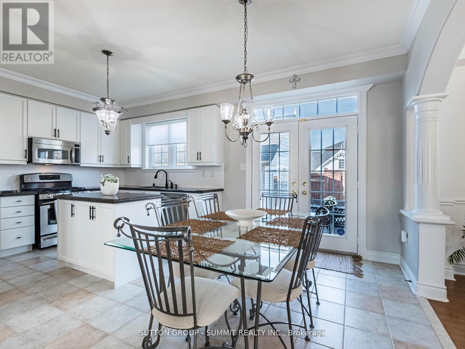 7123 Gillespie Lane, Mississauga, ON - Indoor Photo Showing Dining Room
