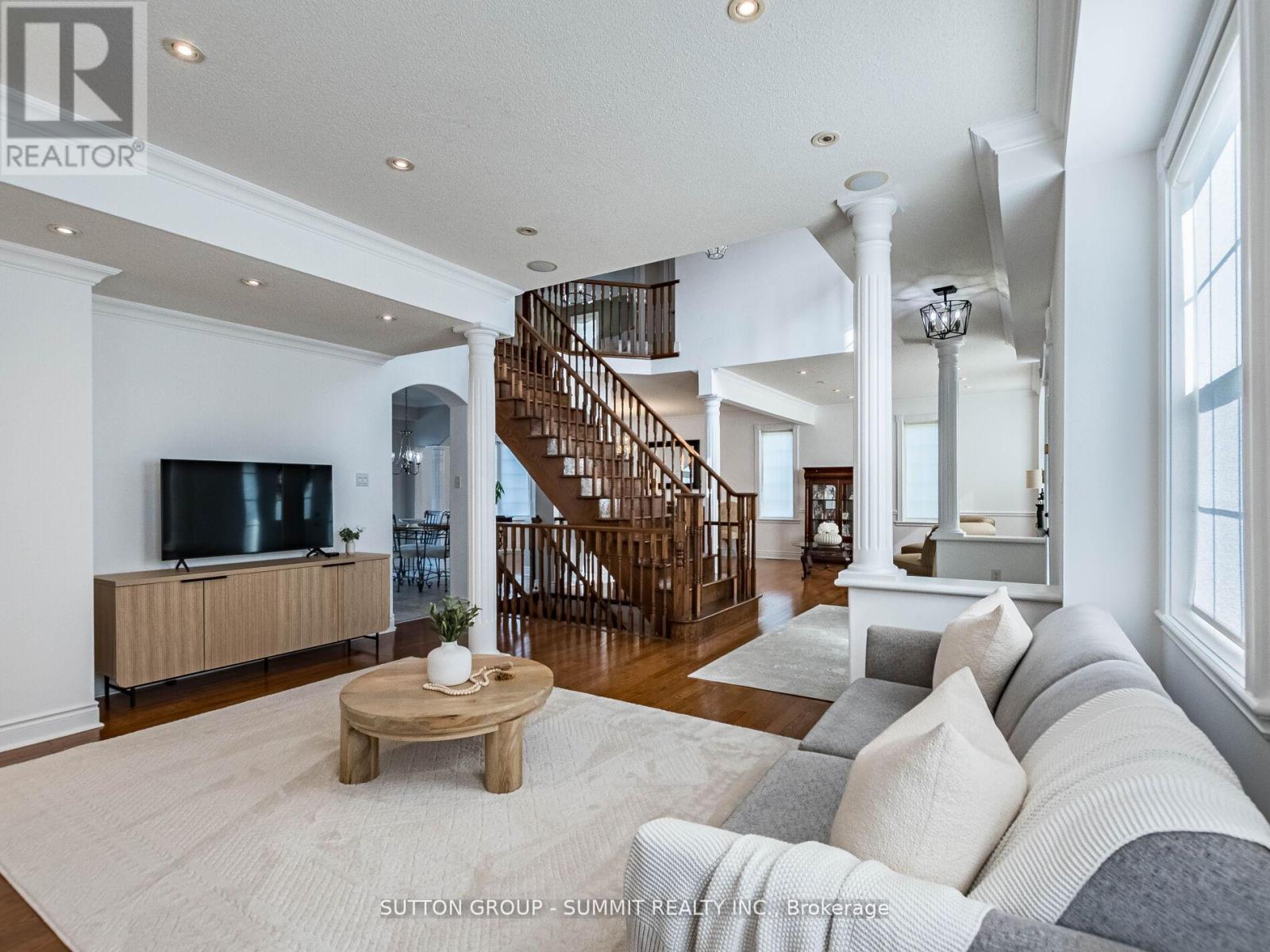 7123 Gillespie Lane, Mississauga, ON - Indoor Photo Showing Living Room