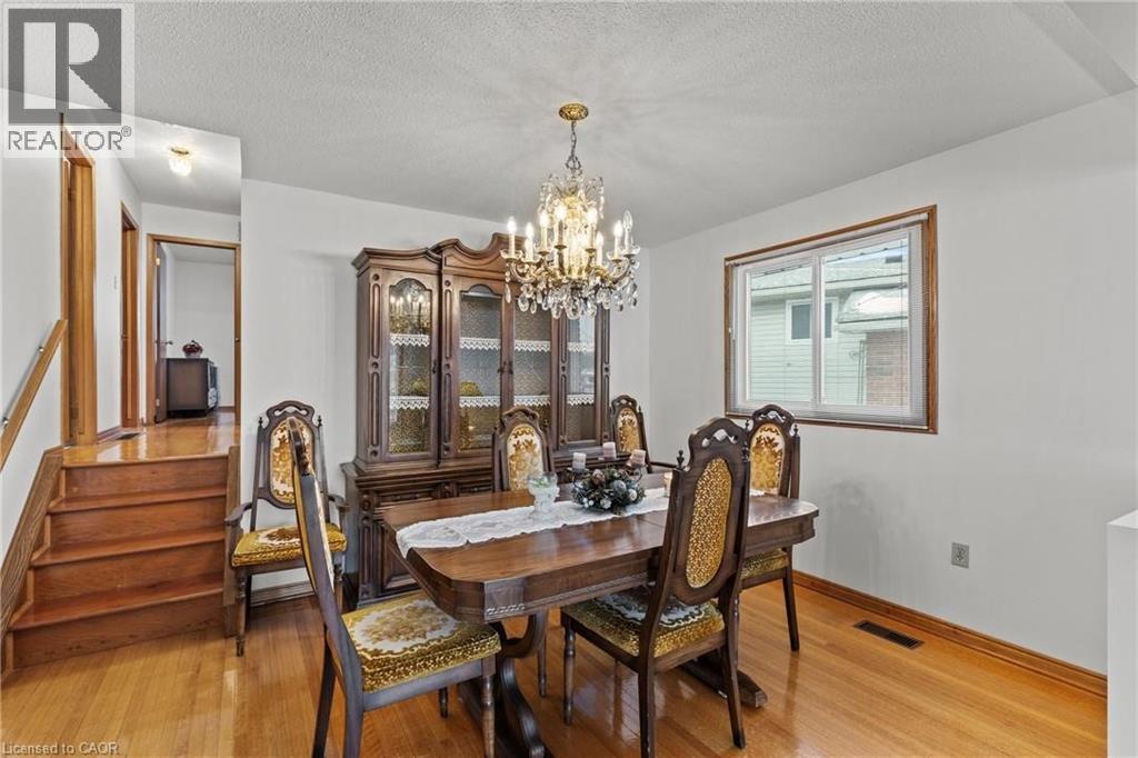 88 Glen Valley Drive, Hamilton, ON - Indoor Photo Showing Dining Room
