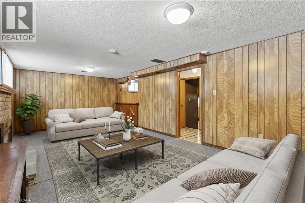 88 Glen Valley Drive, Hamilton, ON - Indoor Photo Showing Living Room