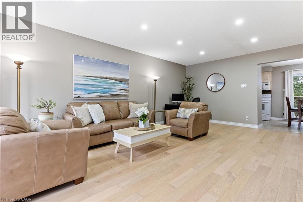 49 Cedarwoods Crescent Unit# 48, Kitchener, ON - Indoor Photo Showing Living Room