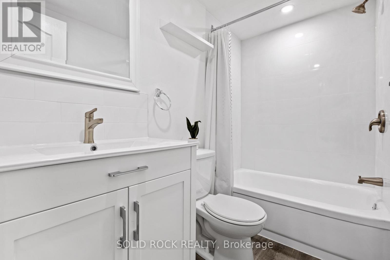 228 Lebreton Street N, Ottawa, ON - Indoor Photo Showing Bathroom