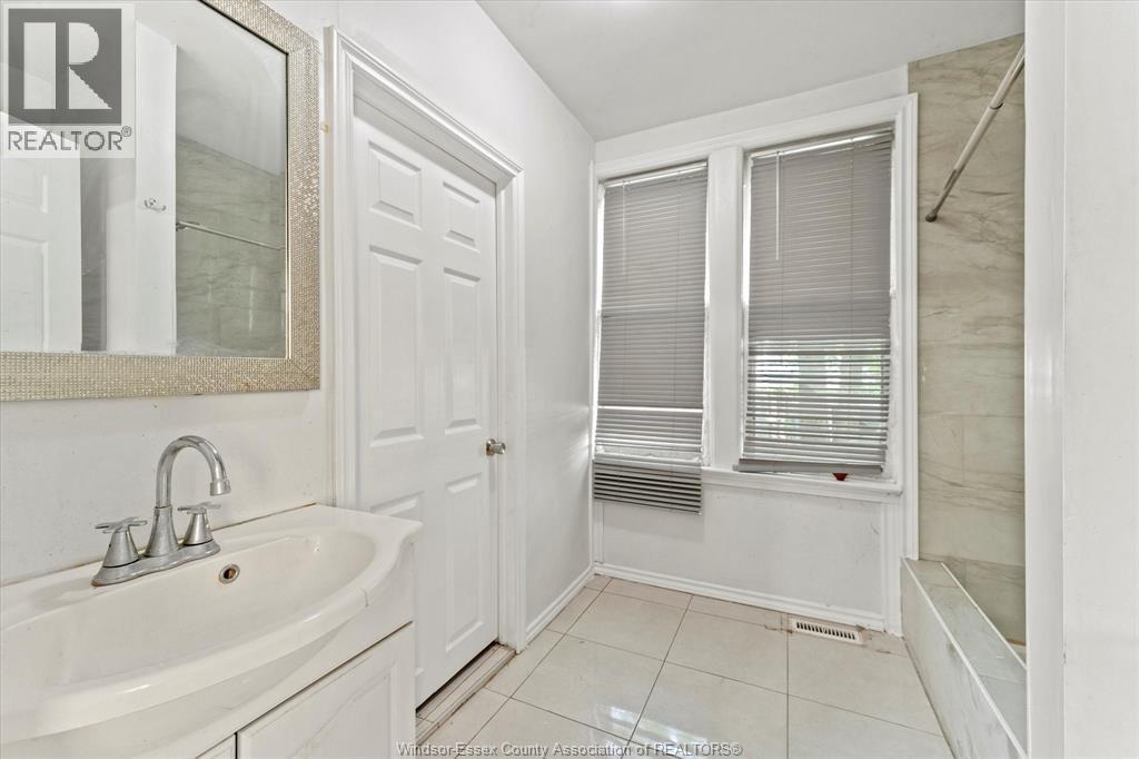 691 Windermere Road, Windsor, ON - Indoor Photo Showing Bathroom