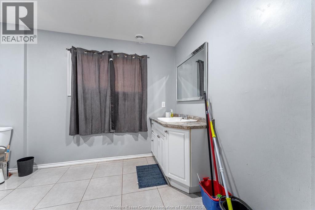 691 Windermere Road, Windsor, ON - Indoor Photo Showing Bathroom