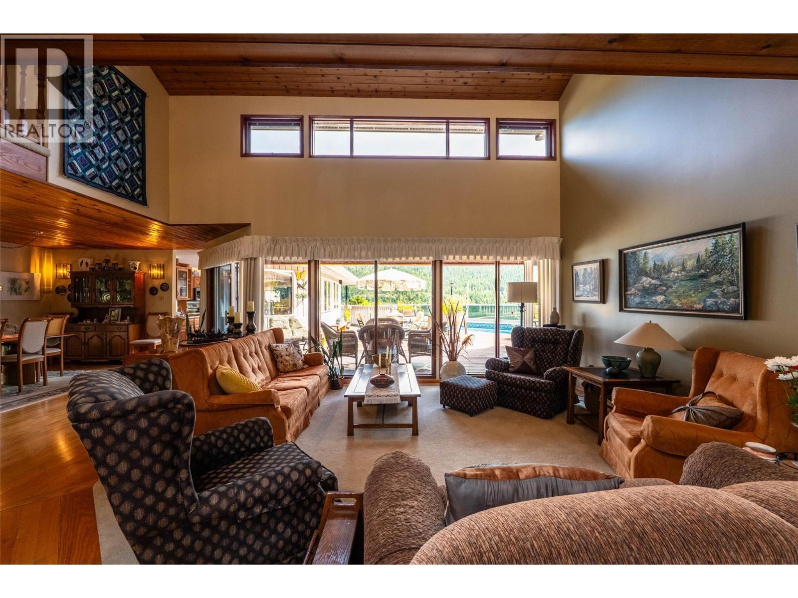 1896 3A Highway, Nelson, BC - Indoor Photo Showing Living Room