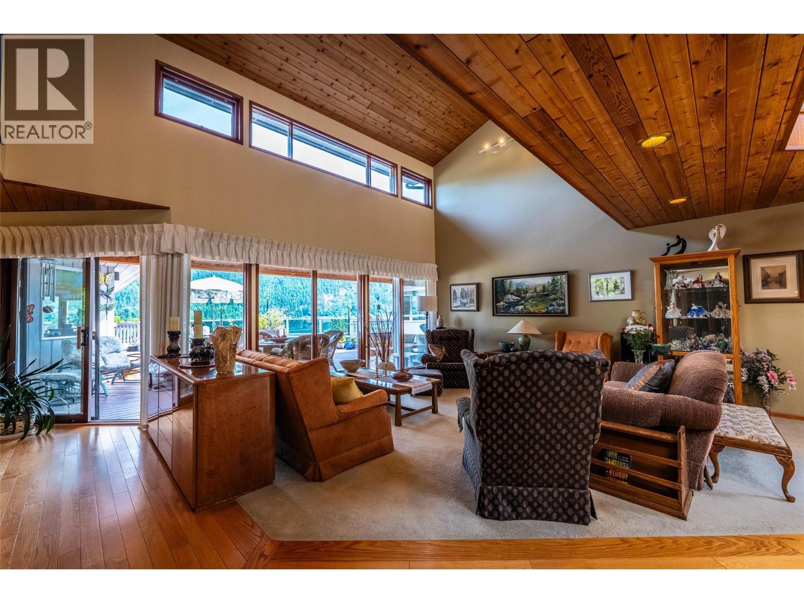 1896 3A Highway, Nelson, BC - Indoor Photo Showing Living Room