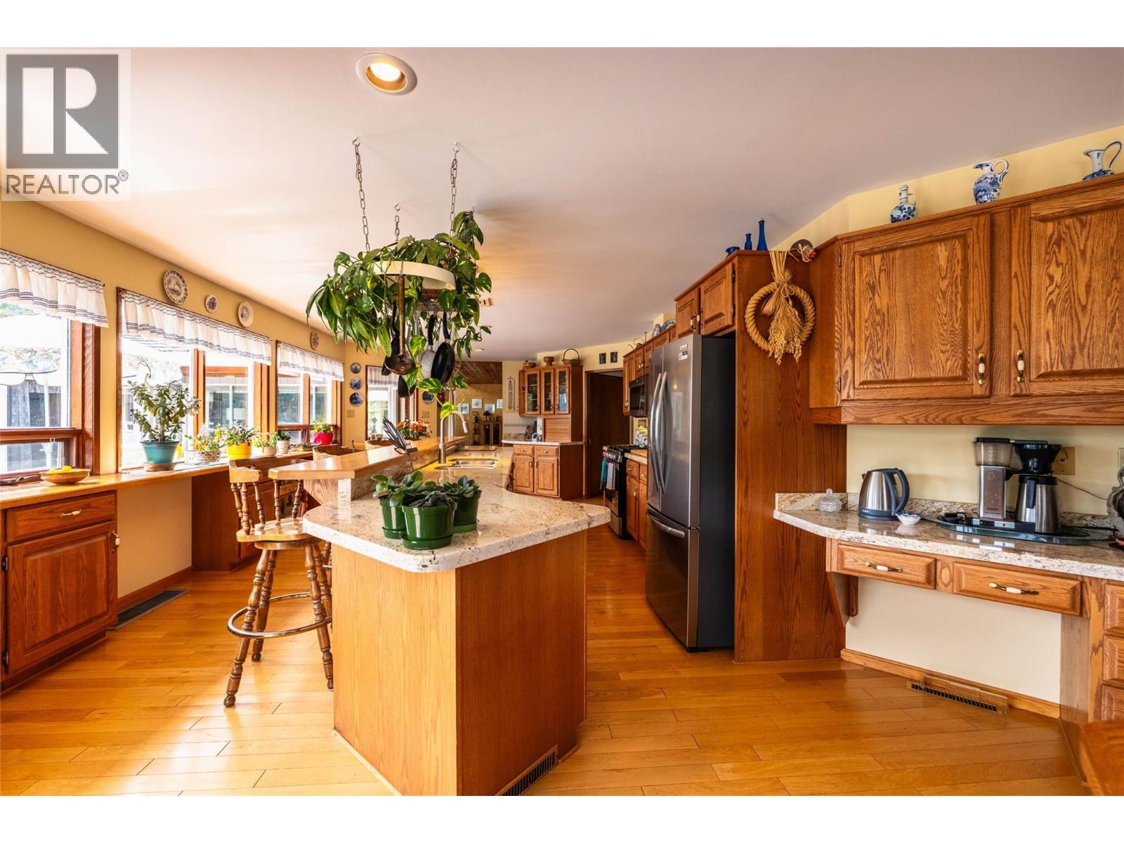 1896 3A Highway, Nelson, BC - Indoor Photo Showing Kitchen