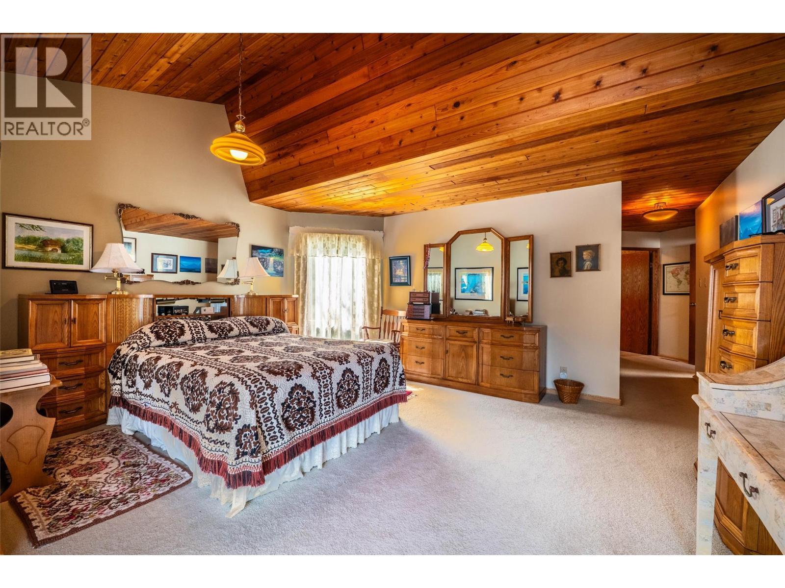 1896 3A Highway, Nelson, BC - Indoor Photo Showing Bedroom