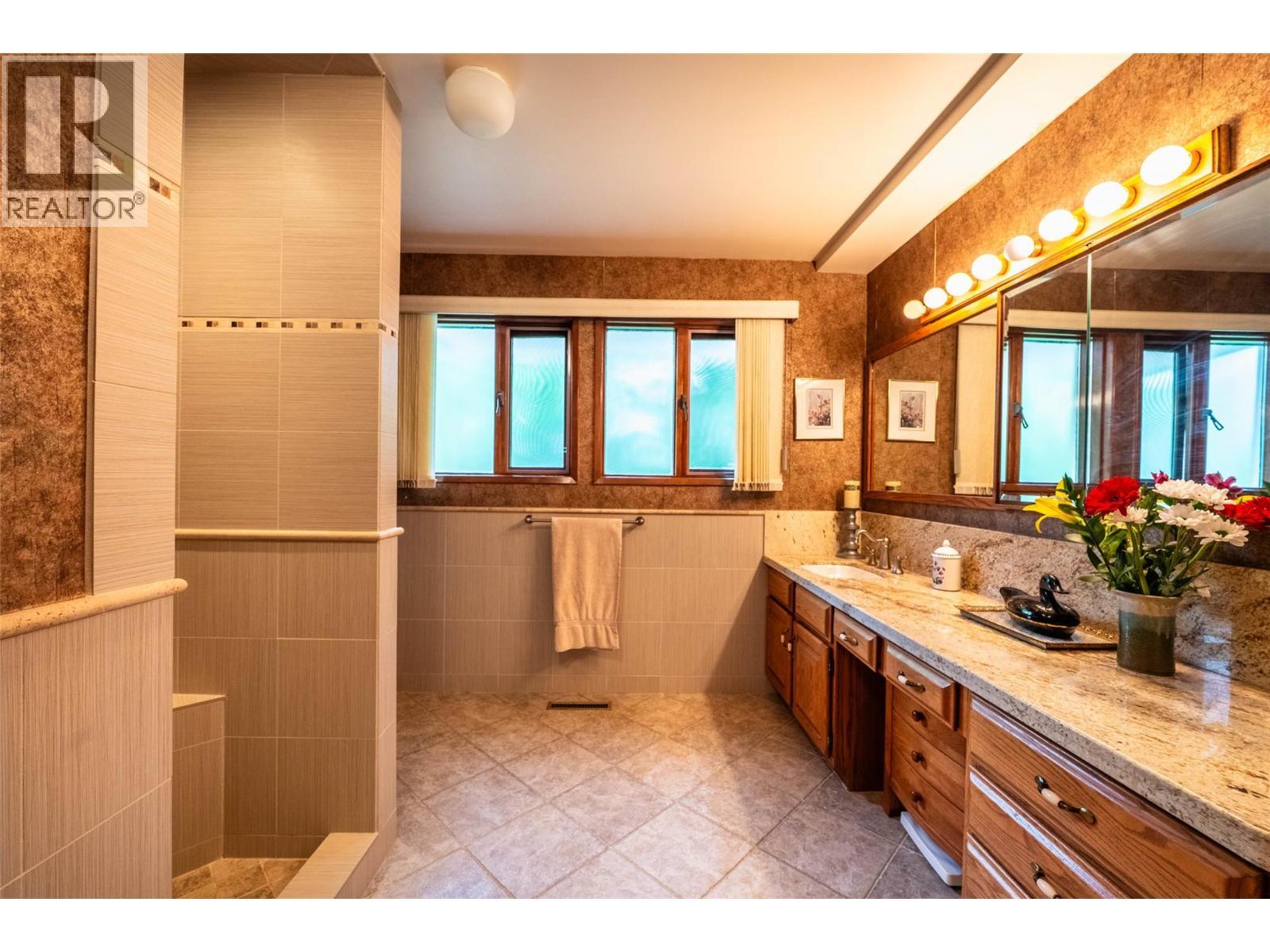 1896 3A Highway, Nelson, BC - Indoor Photo Showing Bathroom