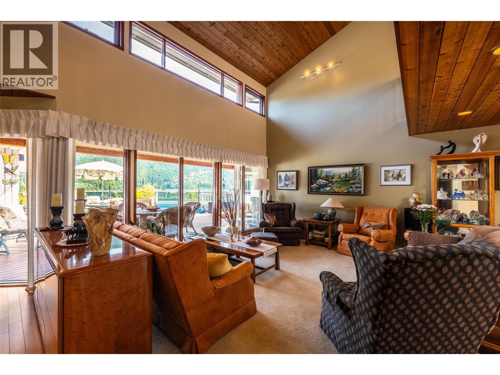 1896 3A Highway, Nelson, BC - Indoor Photo Showing Living Room