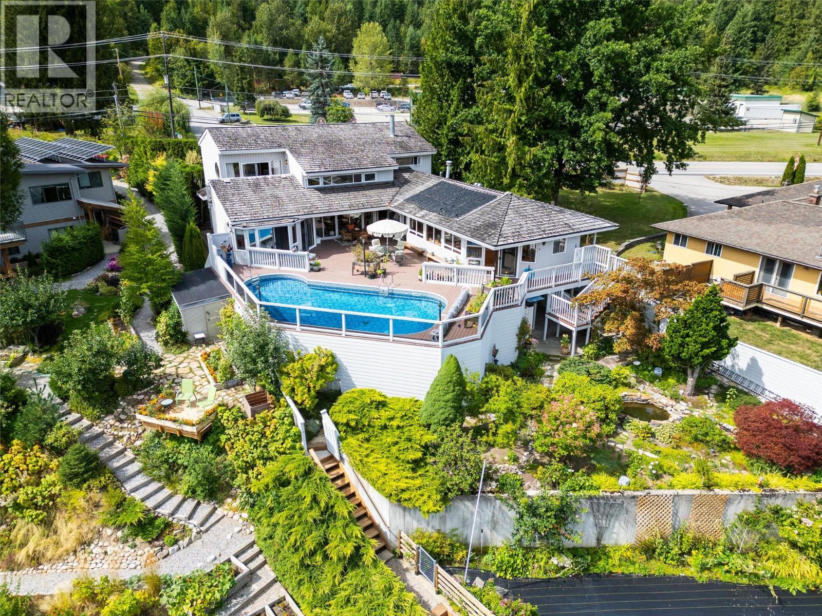 1896 3A Highway, Nelson, BC - Outdoor With In Ground Pool