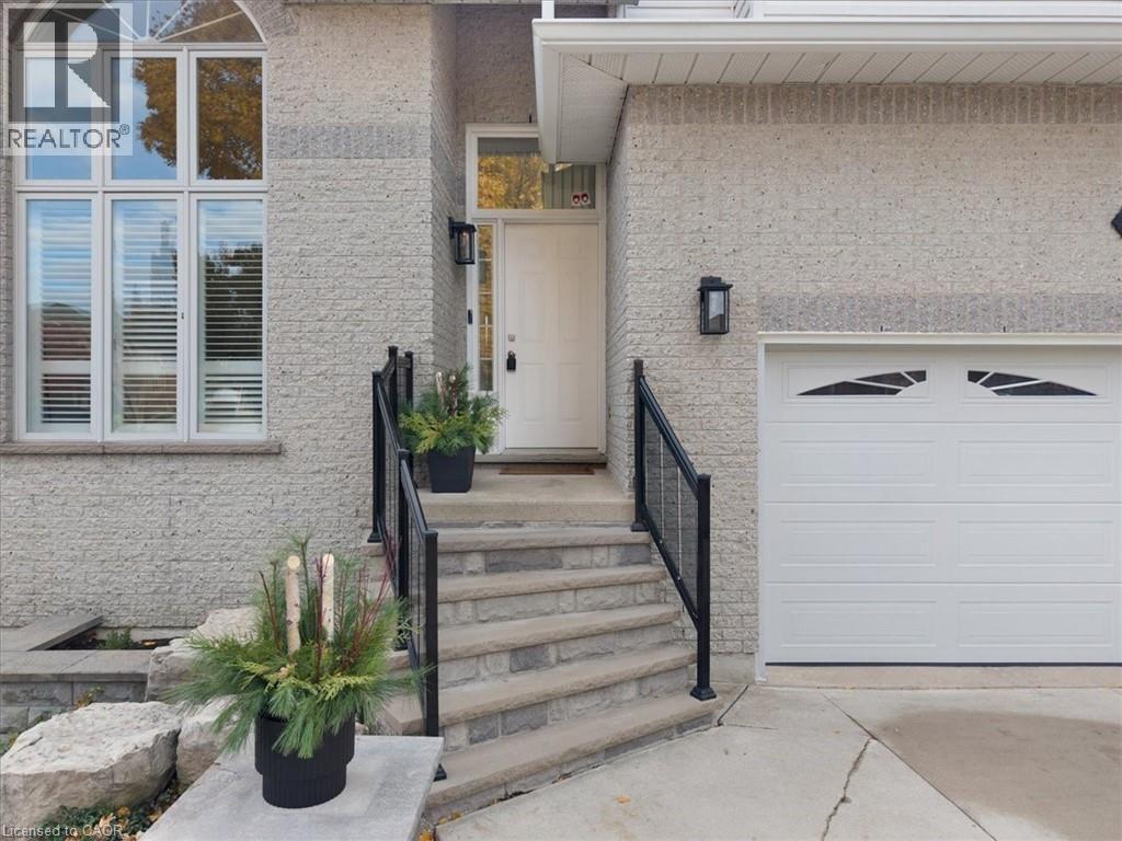 Entrance to property featuring stucco siding and driveway - 90 Westlawn Drive, Hamilton, ON - Outdoor With Exterior
