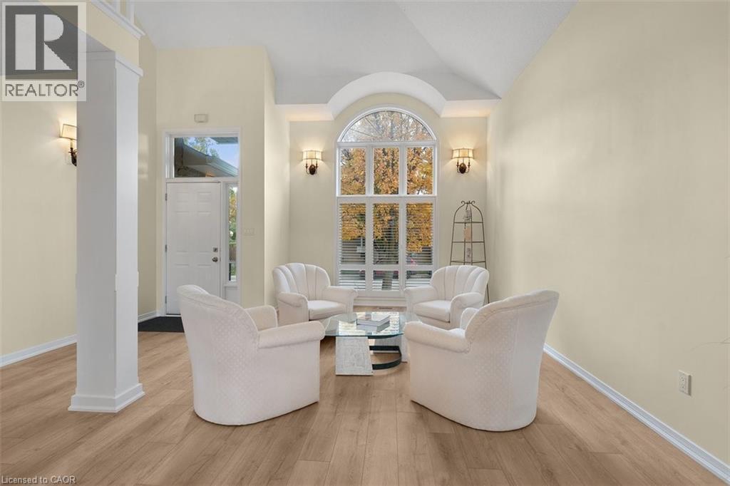 Sitting room with light wood finished floors, vaulted ceiling, and healthy amount of natural light - 90 Westlawn Drive, Hamilton, ON - Indoor