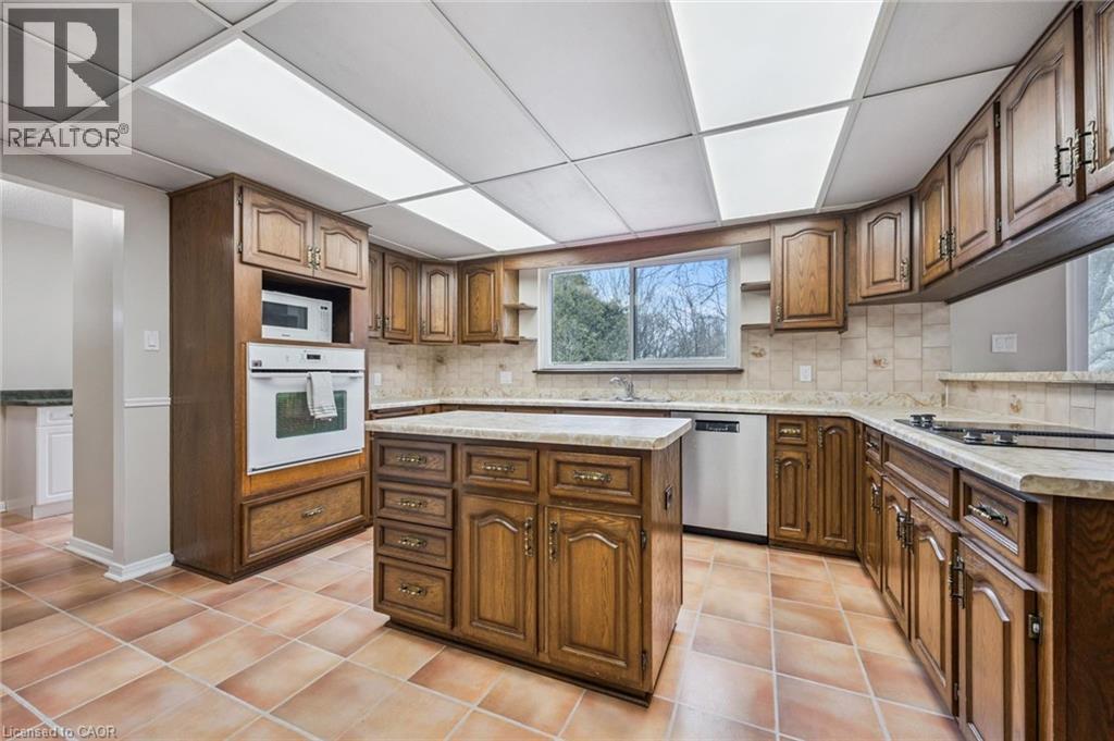 124 Autumn Hill Crescent, Kitchener, ON - Indoor Photo Showing Kitchen
