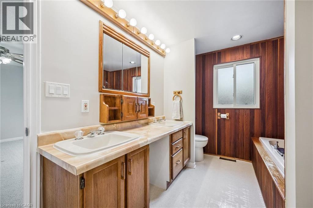124 Autumn Hill Crescent, Kitchener, ON - Indoor Photo Showing Bathroom