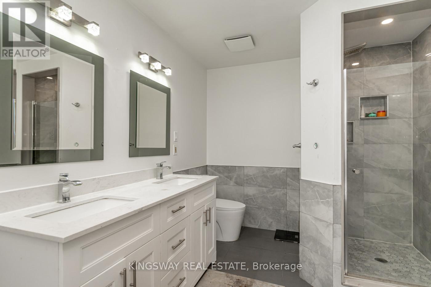 891 Stonebridge Avenue, Mississauga, ON - Indoor Photo Showing Bathroom