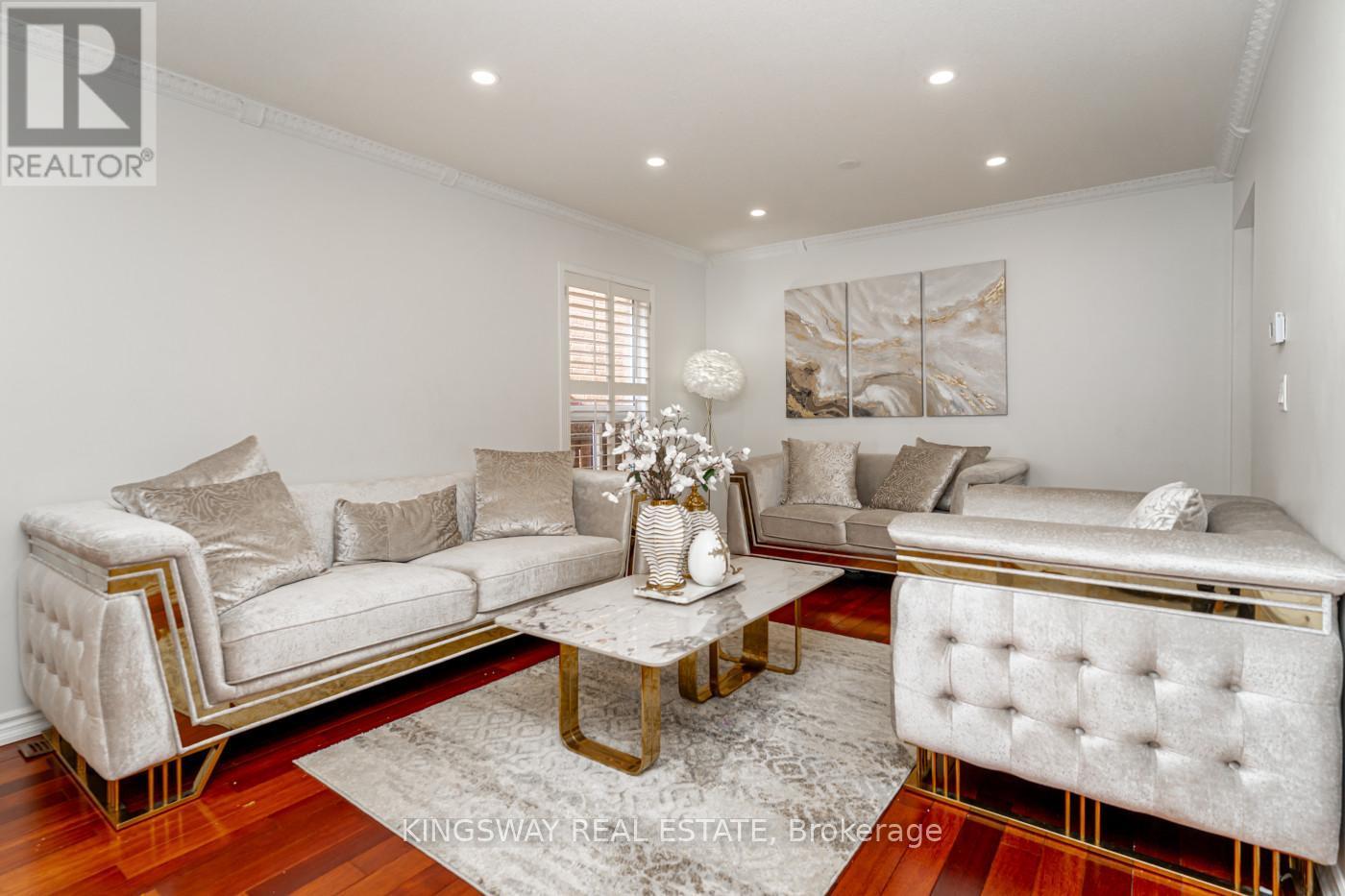 891 Stonebridge Avenue, Mississauga, ON - Indoor Photo Showing Living Room