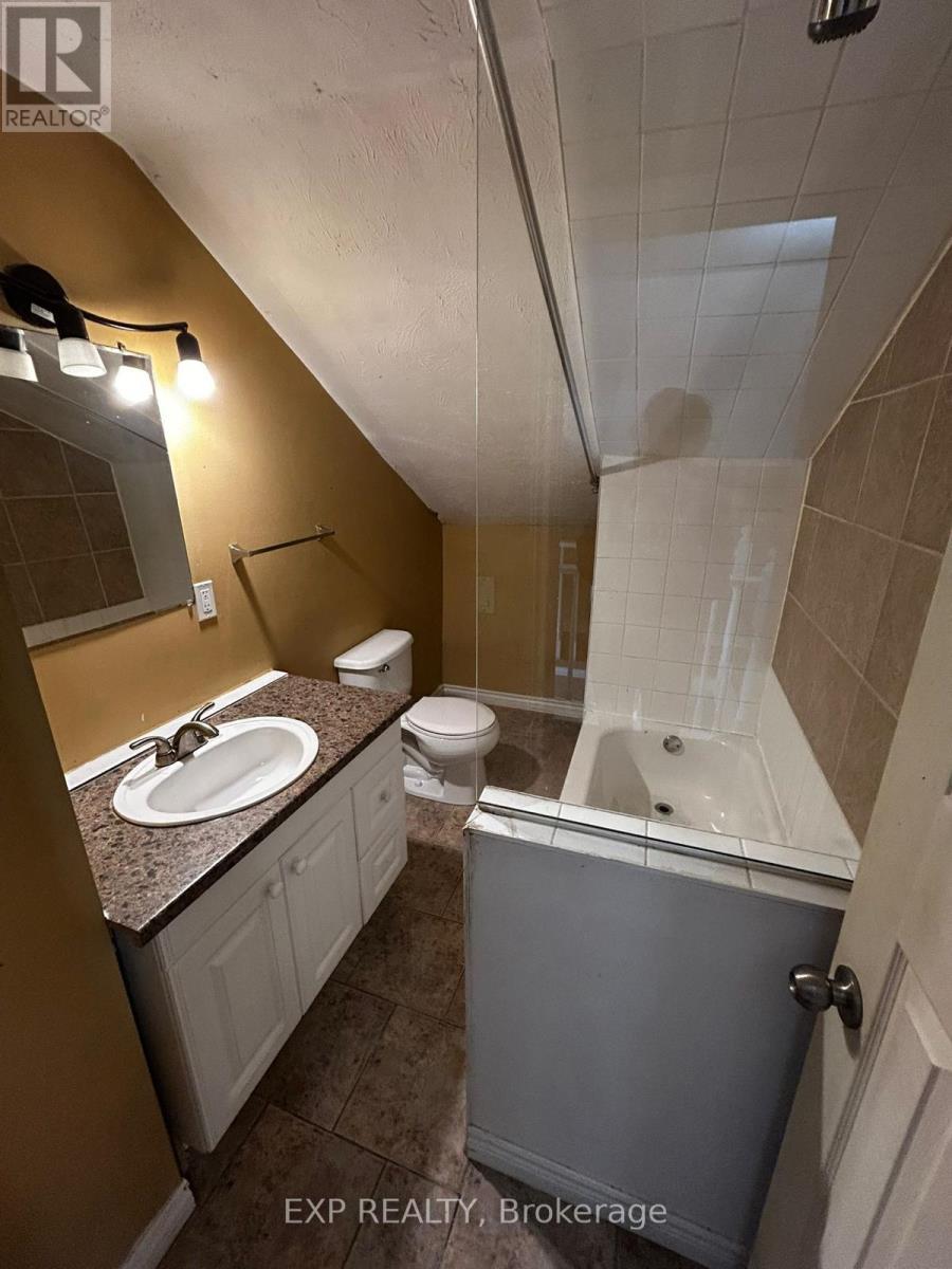 121 Boullee Street, London East, ON - Indoor Photo Showing Bathroom
