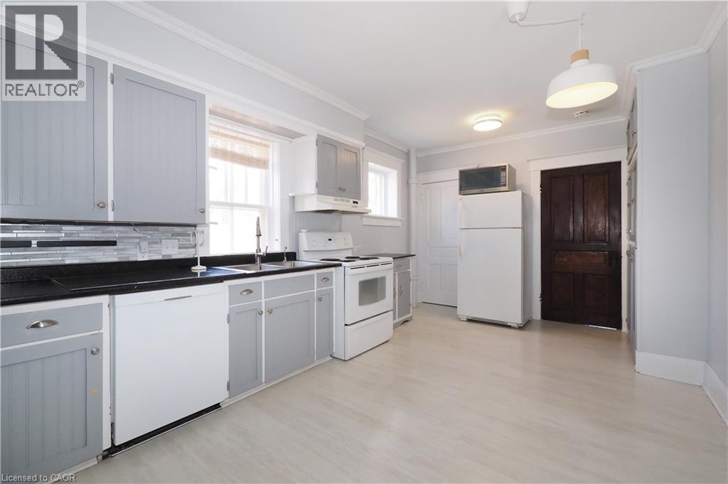 33 Main Street E, Drayton, ON - Indoor Photo Showing Kitchen