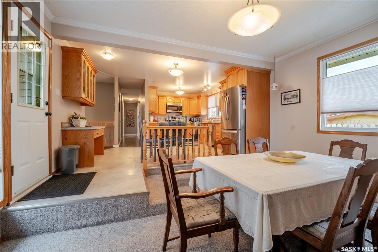 1354 King Crescent, Moose Jaw, SK - Indoor Photo Showing Dining Room