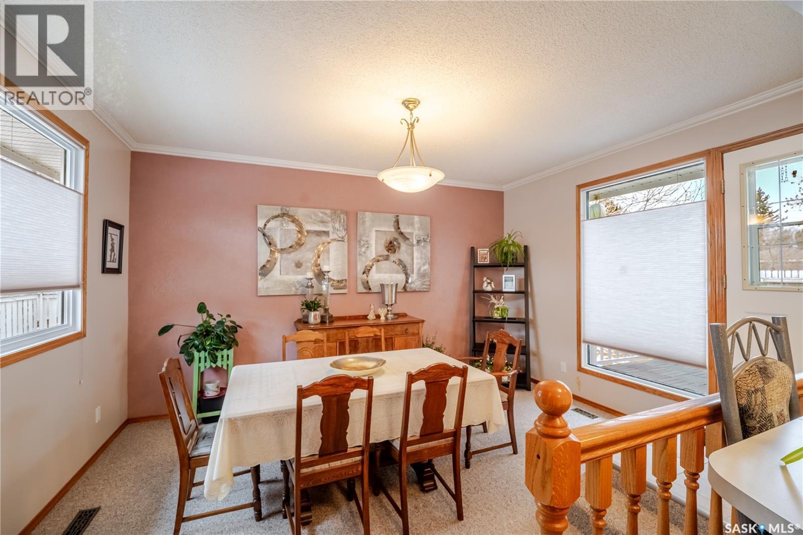 1354 King Crescent, Moose Jaw, SK - Indoor Photo Showing Dining Room