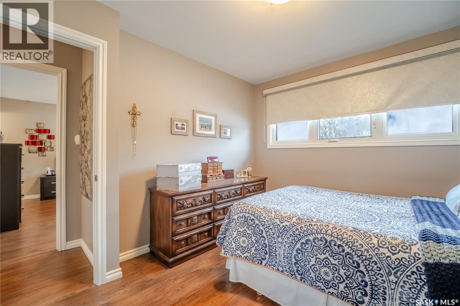 1354 King Crescent, Moose Jaw, SK - Indoor Photo Showing Bedroom