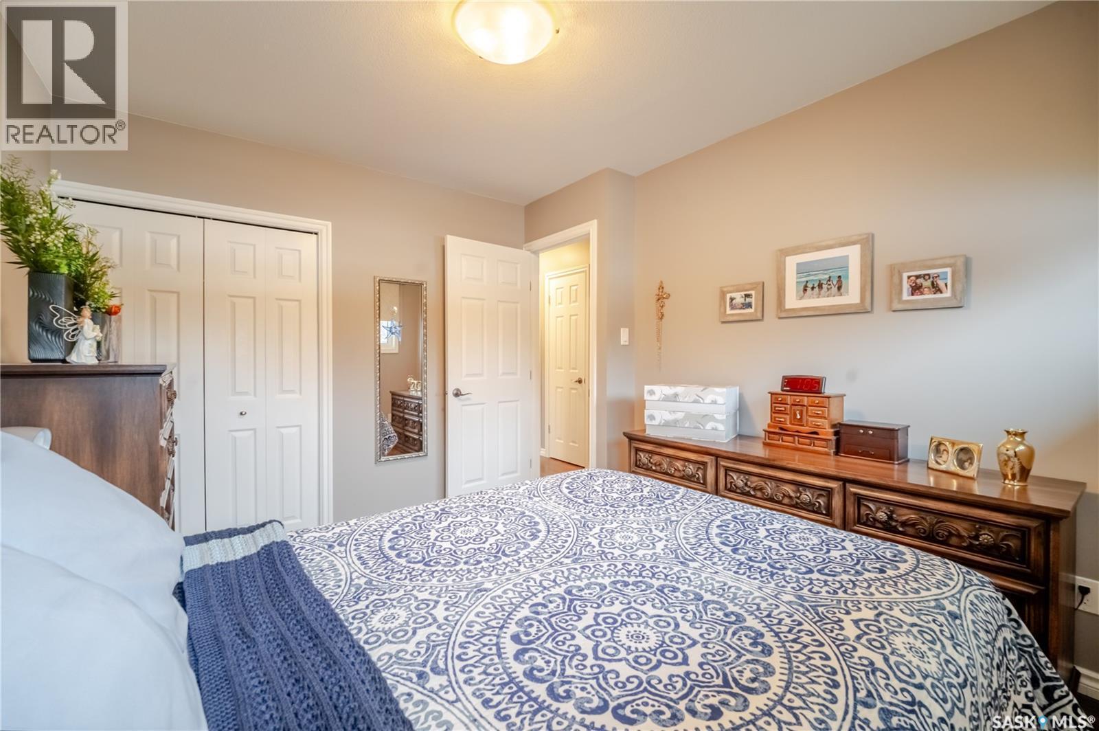 1354 King Crescent, Moose Jaw, SK - Indoor Photo Showing Bedroom