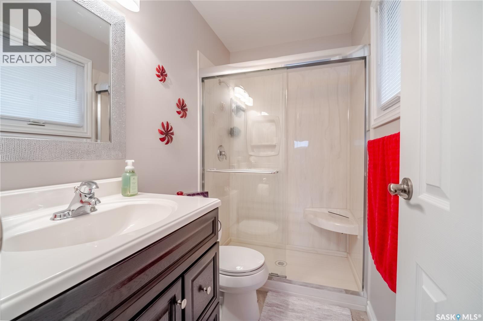 1354 King Crescent, Moose Jaw, SK - Indoor Photo Showing Bathroom