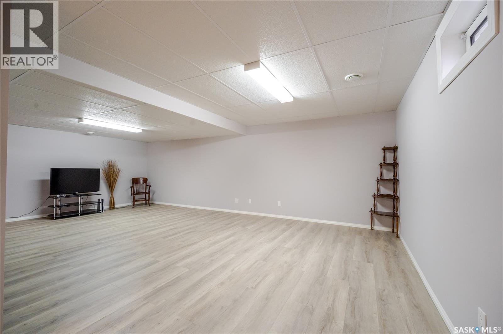 1354 King Crescent, Moose Jaw, SK - Indoor Photo Showing Other Room