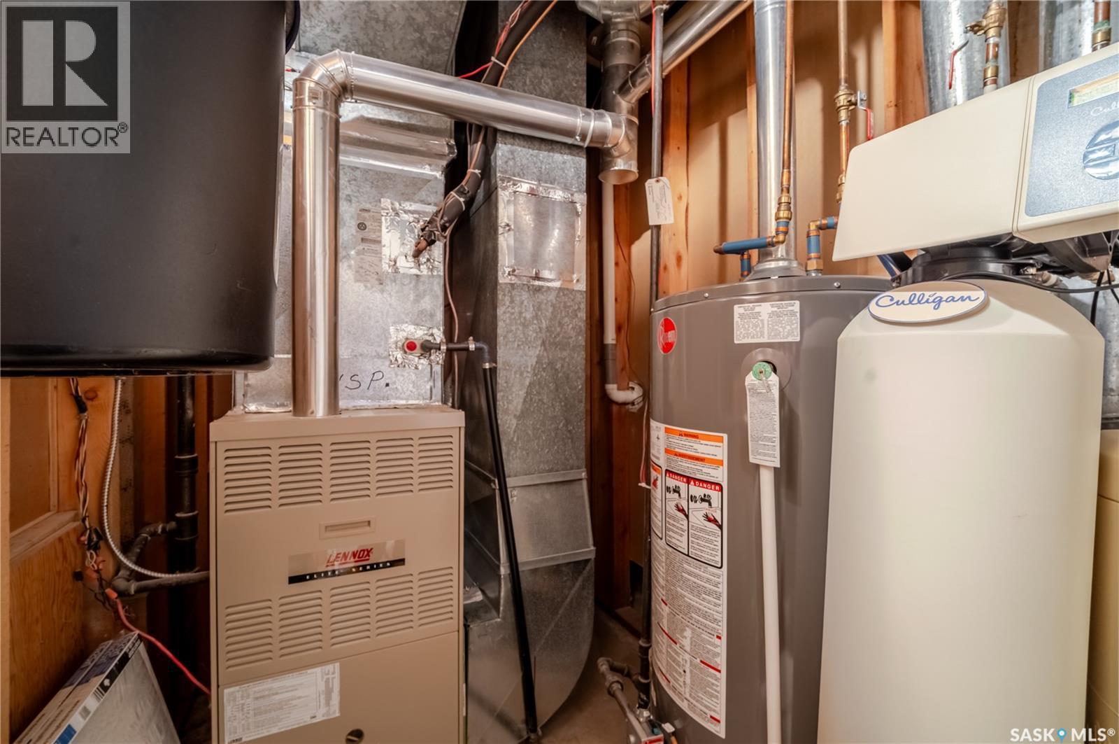 1354 King Crescent, Moose Jaw, SK - Indoor Photo Showing Basement