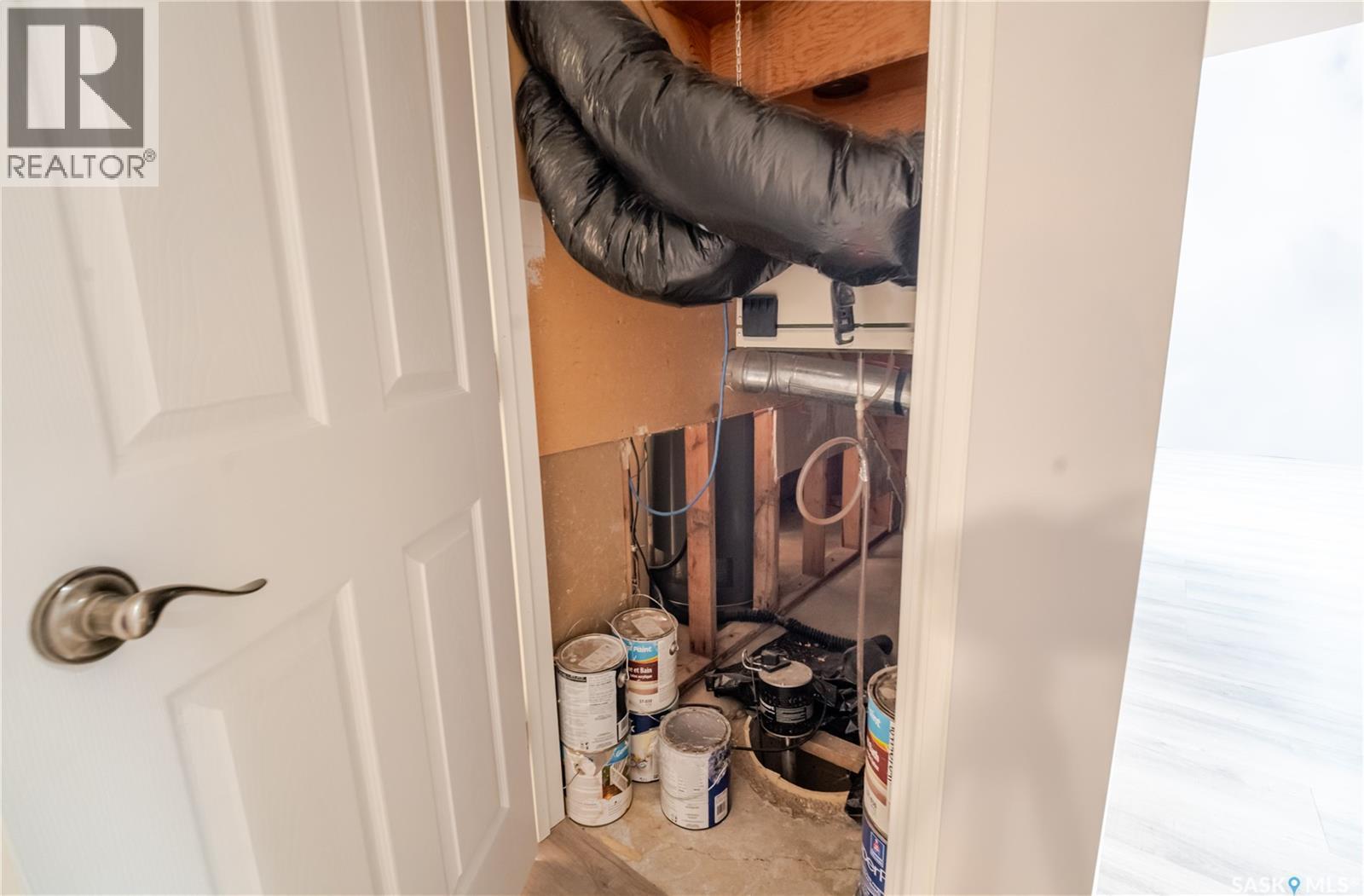 1354 King Crescent, Moose Jaw, SK - Indoor Photo Showing Other Room