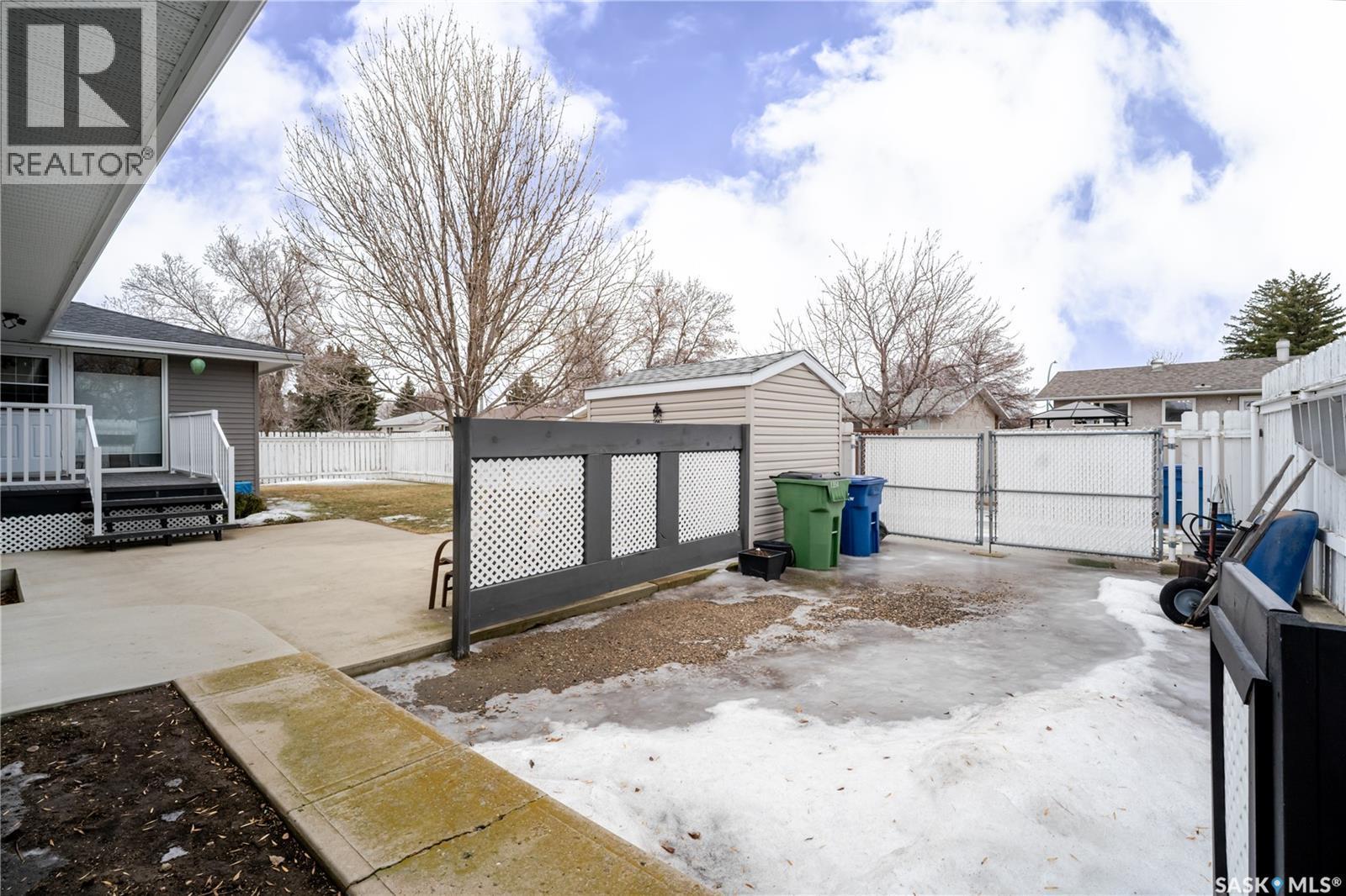 1354 King Crescent, Moose Jaw, SK - Outdoor With Exterior