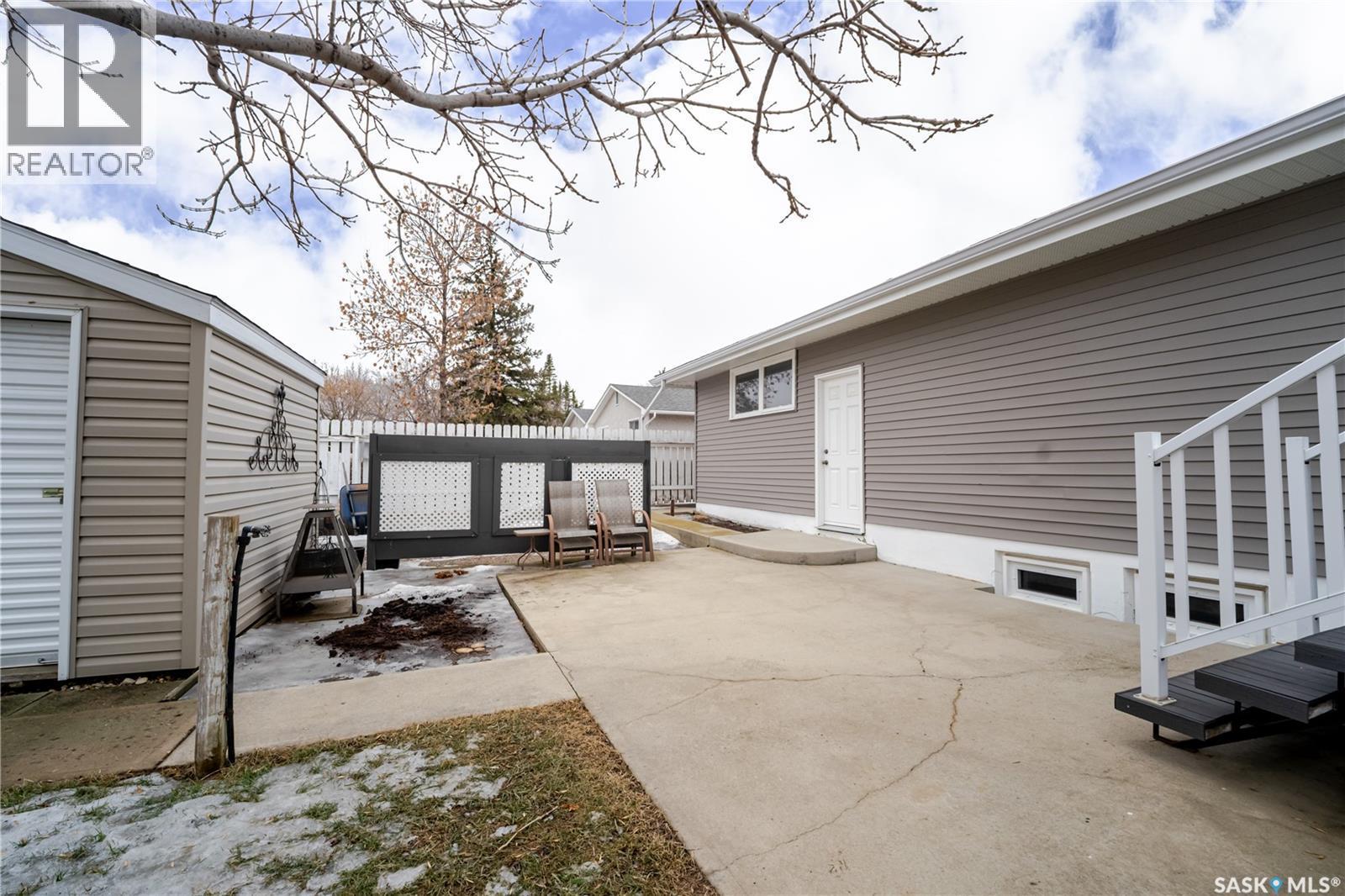 1354 King Crescent, Moose Jaw, SK - Outdoor With Exterior
