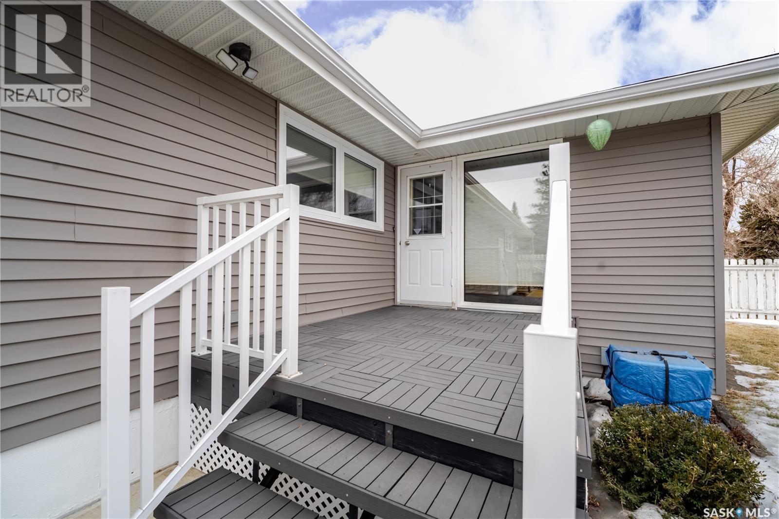 1354 King Crescent, Moose Jaw, SK - Outdoor With Deck Patio Veranda With Exterior