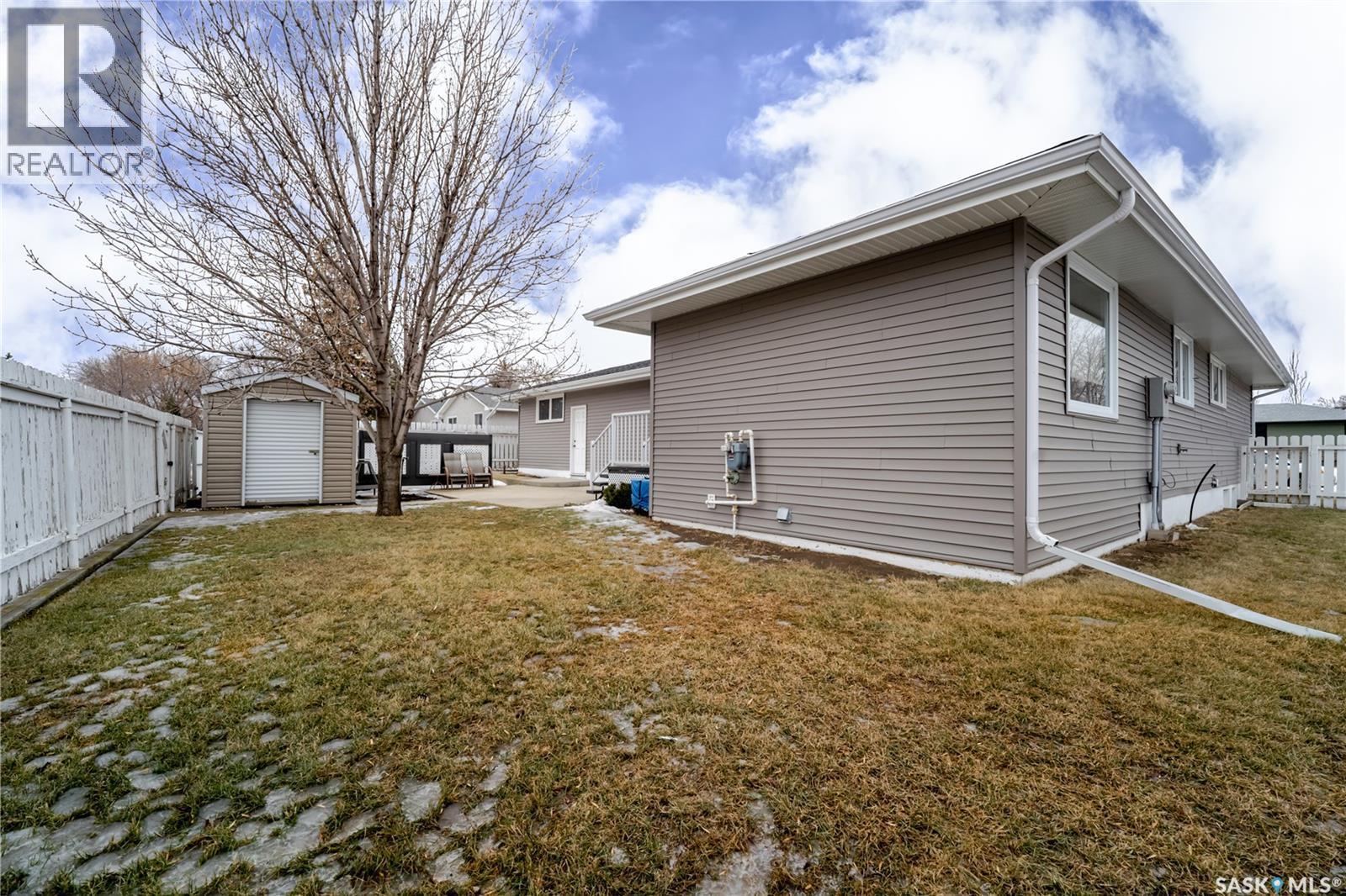 1354 King Crescent, Moose Jaw, SK - Outdoor