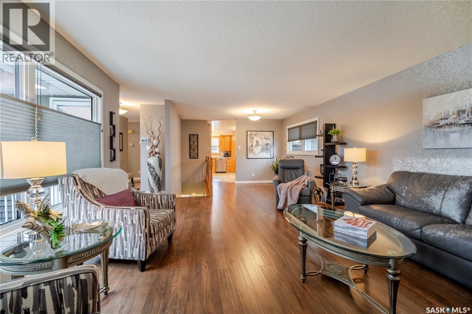 1354 King Crescent, Moose Jaw, SK - Indoor Photo Showing Living Room