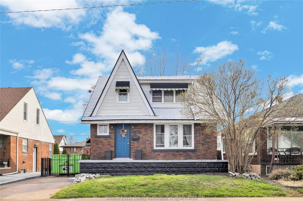 2230 Hall, Windsor, ON